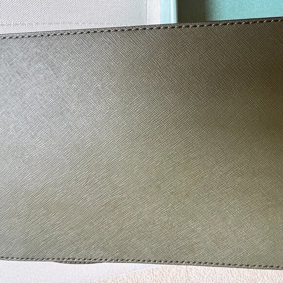 Michael Kors Jet Set Crossbody Camera Bag sz Large in "Duffle" Olive Green color - Picture 10 of 16